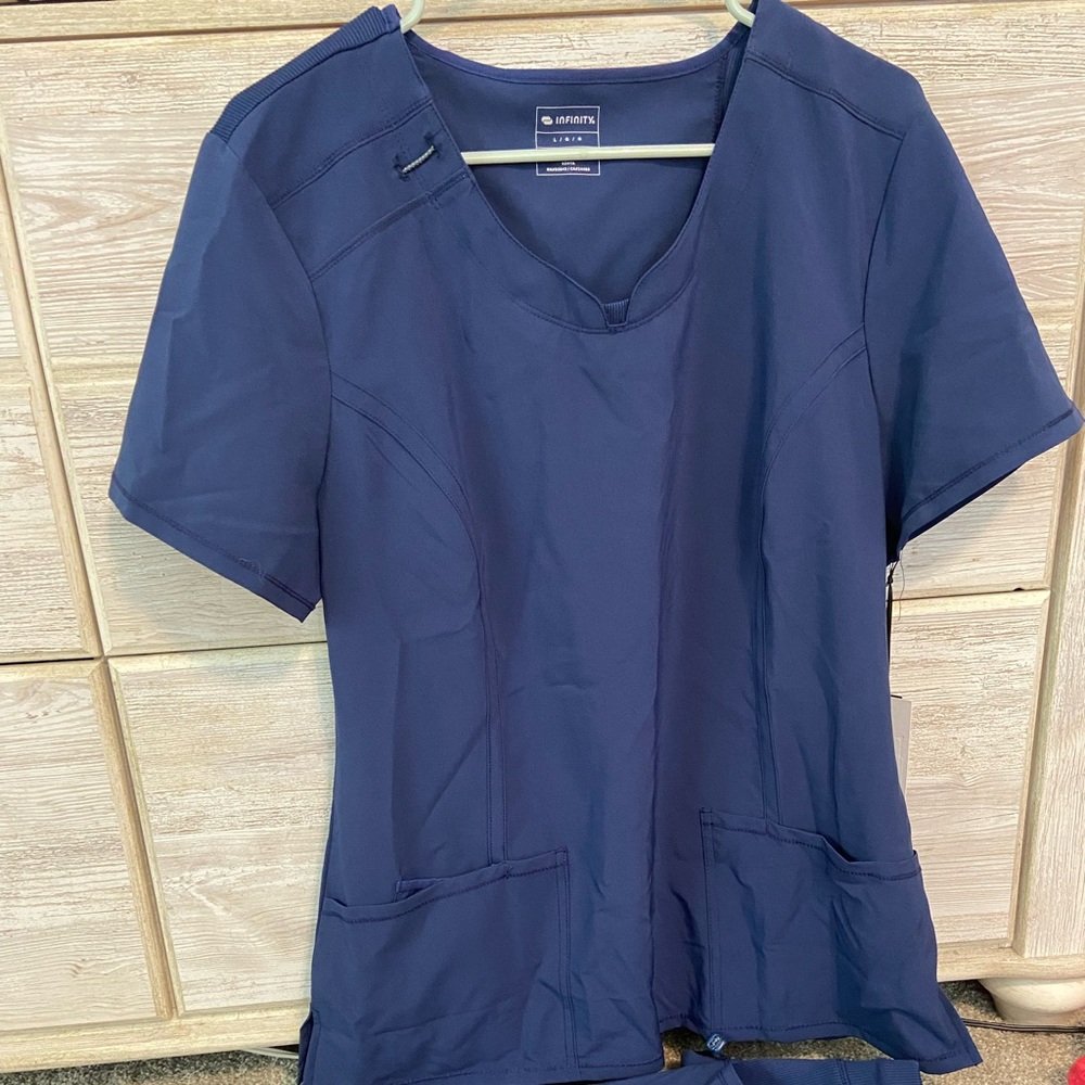Navy Blue Women’s Scrub Top / Cherokee Infinity / Size Large